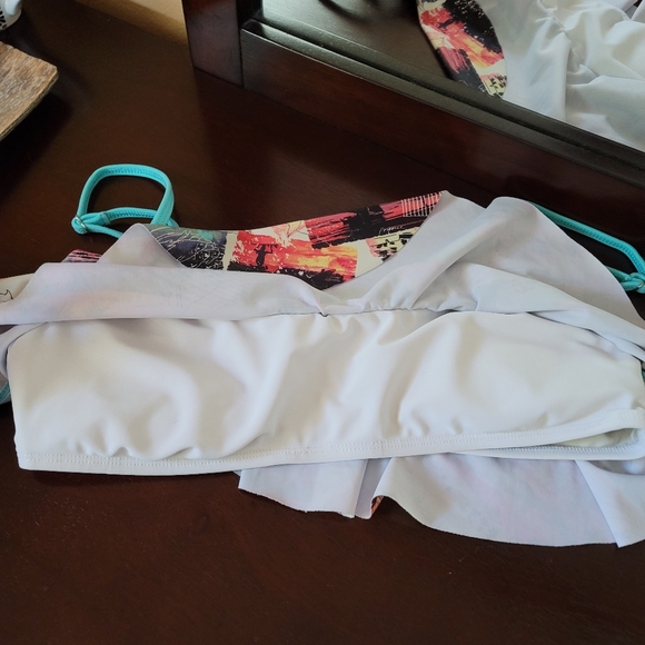 Colorful Beach Print Bikini Set - Picture 8 of 12